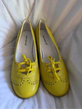 Fornarina Yellow Lace-Up Brogue kitten heels